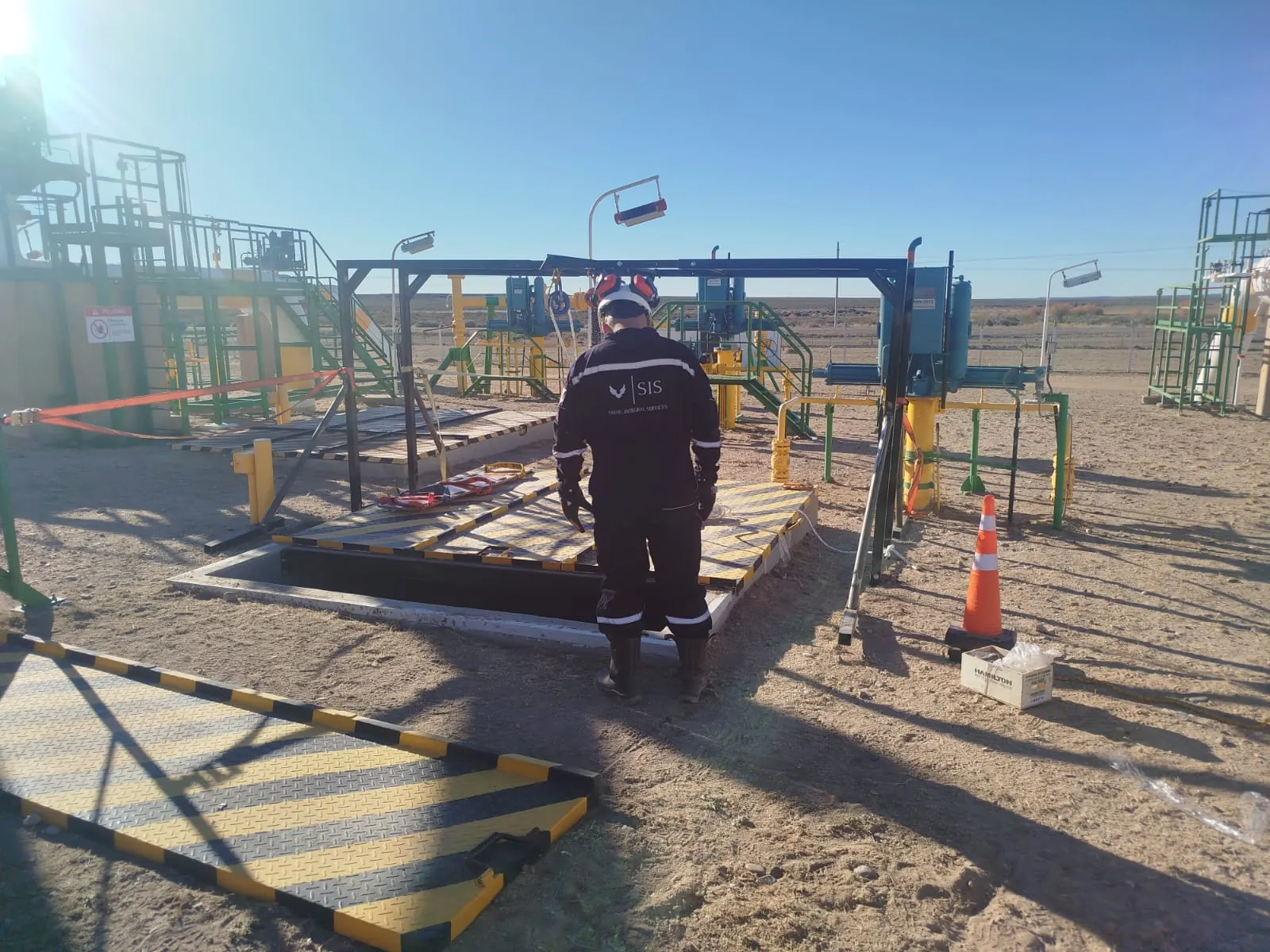 Montajes de estructuras y accesos en campo
